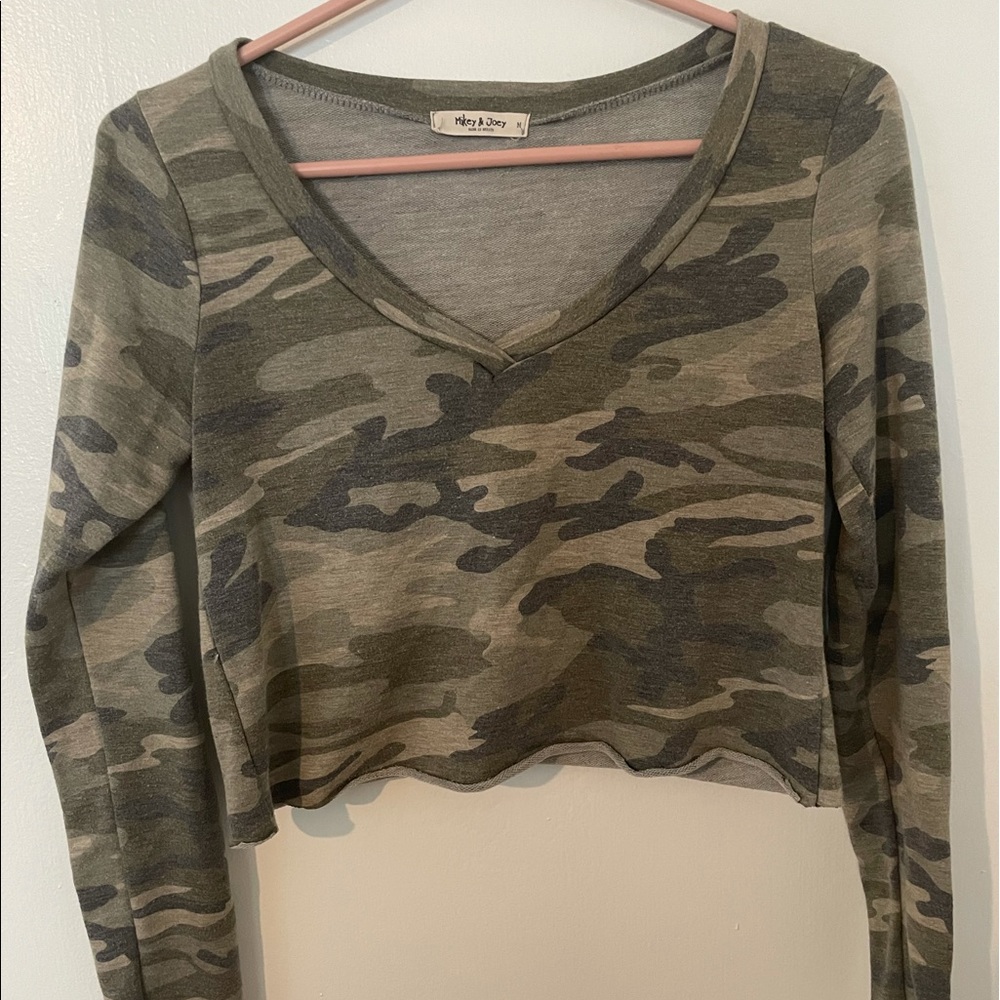 cropped camo long sleeve